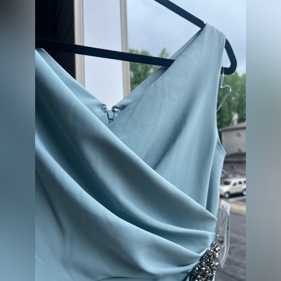 🆕 💎👗 Alex Evenings Light Blue Draped Sheath Dress with Jeweled Accent | Size 4 - Picture 8 of 16